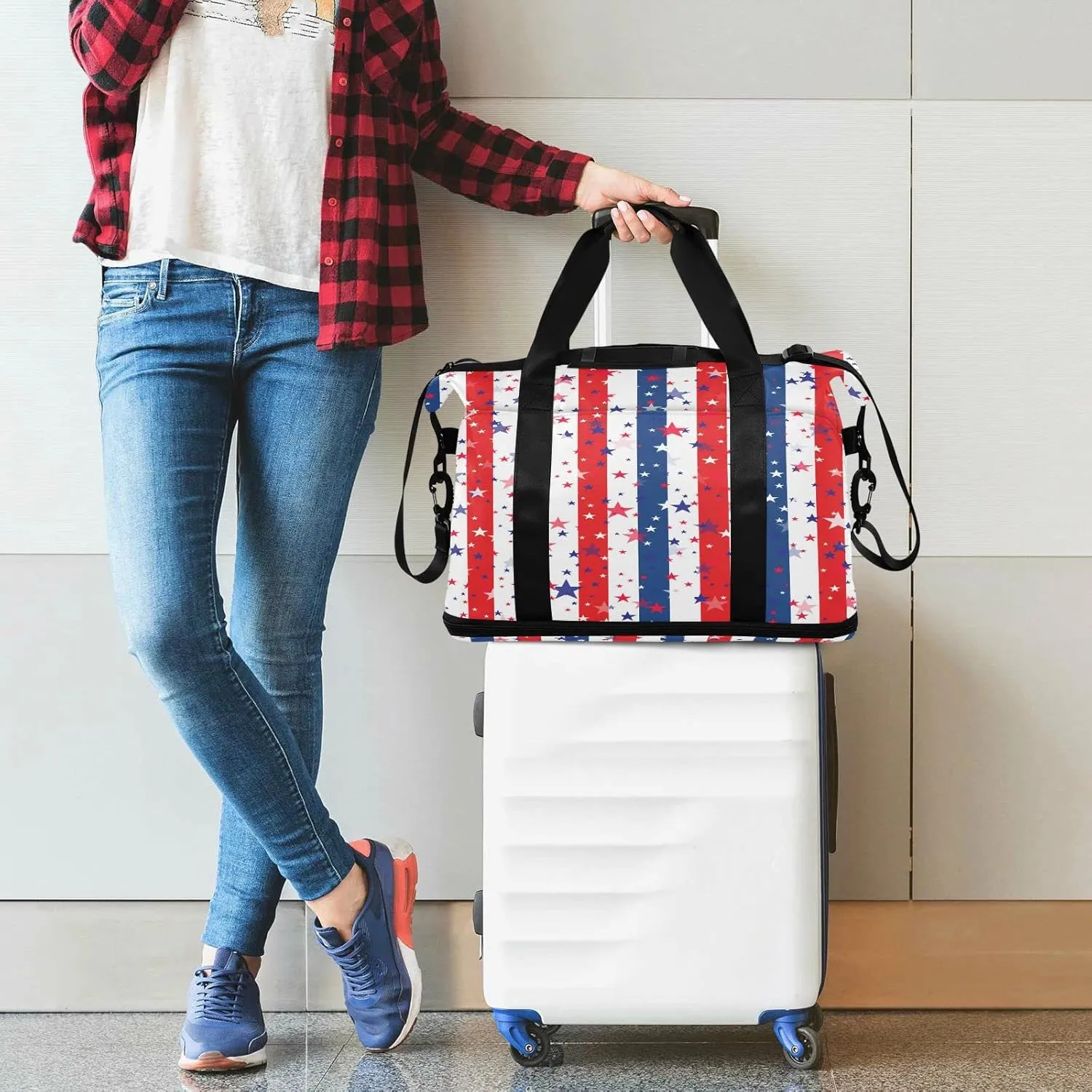 Large Gym Bag Usa Flag 4th July Sports Travel Duffel Bag,Weekender Overnight Bag with Wet Pocket and Shoes Compartment for Women Girls Travel, Gym, Yoga, School