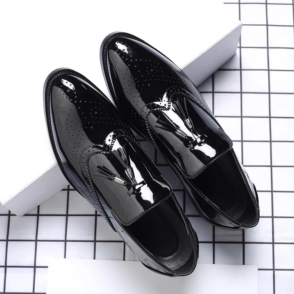 Men's Loafers Pointed Toe Faux Leather Tassel Solid Color Wingtips Comfortable Flexible Flat Heel Party Fashion Slip On