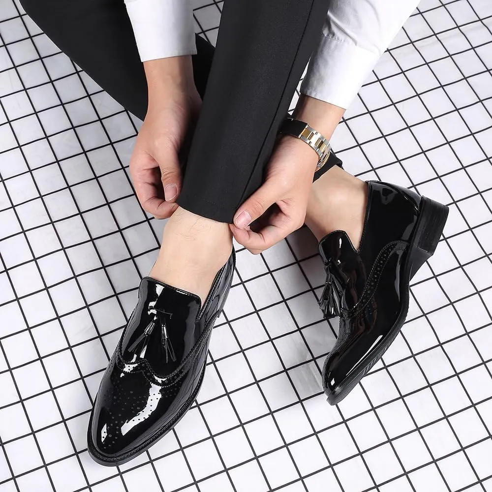 Men's Loafers Pointed Toe Faux Leather Tassel Solid Color Wingtips Comfortable Flexible Flat Heel Party Fashion Slip On